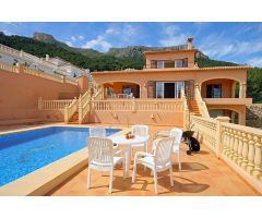 Bonita villa totalmente nueva con gran piscina privada situada en calpe.