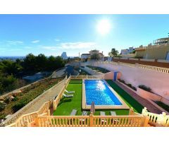 Bonita villa totalmente nueva con gran piscina privada situada en calpe.