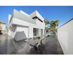 Extensa villa en Huercal Overa con ascensor y piscina cubierta
