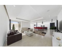 Extensa villa en Huercal Overa con ascensor y piscina cubierta