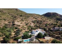 Encantadora finca en las colinas de Bedar con segunda casa y piscina