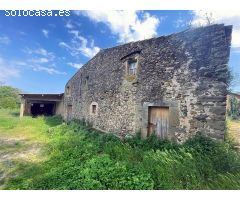 FOIXA - Casa rústica a restaurar con terreno de unos 4.500 m² en venta en Foixà