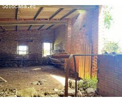 FOIXA - Casa rústica a restaurar con terreno de unos 4.500 m² en venta en Foixà