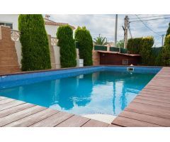 Encantadora villa de dos plantas con piscina privada en Calpe.