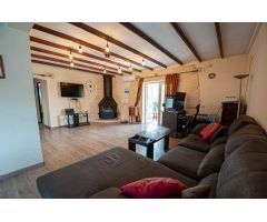 Encantadora villa de dos plantas con piscina privada en Calpe.