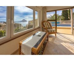 Villa de 3 dormitorios en Calpe con magnificas vistas al mar y Peñón de Ifach, a tan solo 1,2 km de 