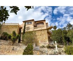 Villa de 3 dormitorios en Calpe con magnificas vistas al mar y Peñón de Ifach, a tan solo 1,2 km de 