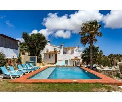 Finca en Benissa con piscina privada y maravillosas vistas al mar.