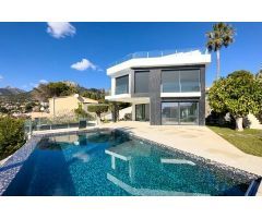 Villa de lujo en primera línea del mar en Calpe.
