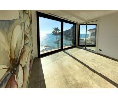 Villa de lujo en primera línea del mar en Calpe.
