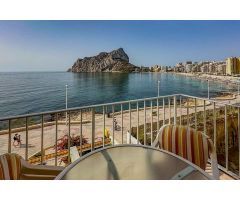 Fantástico apartamento en primera línea de mar con vistas al Peñón de Ifach en Calpe.