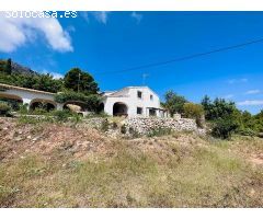 Finca con vistas al mar y montañas, y con piscina privada en Calpe.