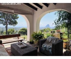 Finca con vistas al mar y montañas, y con piscina privada en Calpe.