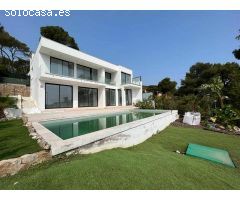 EXCLUSIVO CHALET DE NUEVA CONSTRUCCIÓN CON VISTAS AL MAR