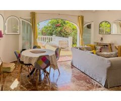 Encantadora villa en Calpe con piscina privada y vistas al mar.