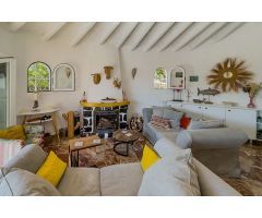 Encantadora villa en Calpe con piscina privada y vistas al mar.