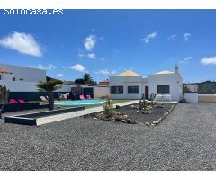 VILLA LA OLIVA CON PISCINA