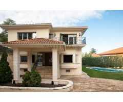 Chalet independiente con jardín y piscina en venta en Ciudad Universitaria, Madrid