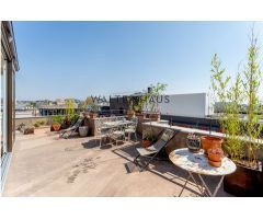 Ático exterior con piscina en venta en Nueva España, Madrid