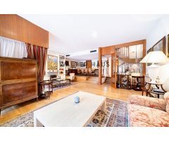 Chalet en venta con piscina privada en Nueva España, Madrid