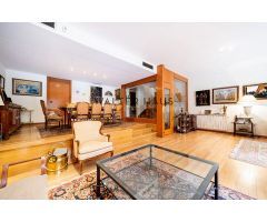 Chalet en venta con piscina privada en Nueva España, Madrid