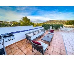Encantadora villa con piscina privada y vistas a la montaña en Moraira.