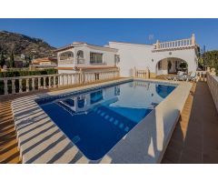Encantadora villa con piscina privada en Calpe.
