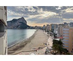 Apartamento con vistas al mar y piscina comunitaria en Calpe.