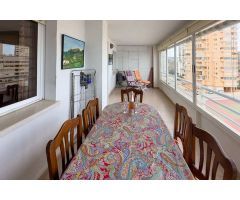 Apartamento con vistas al mar y piscina comunitaria en Calpe.