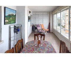 Apartamento con vistas al mar y piscina comunitaria en Calpe.