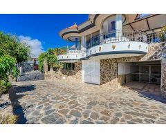 villa en Venta en Adeje. UEBZ-T1325