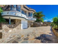 villa en Venta en Adeje. UEBZ-T1325