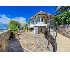 villa en Venta en Adeje. UEBZ-T1325
