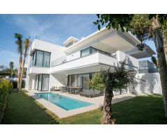 villa en Venta en Marbella. MKQW-T261