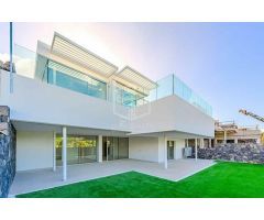 villa en Venta en Adeje. UEBZ-T1327