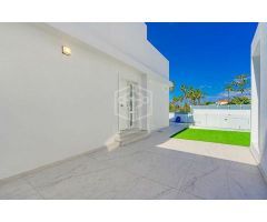 villa en Venta en Adeje. UEBZ-T1339