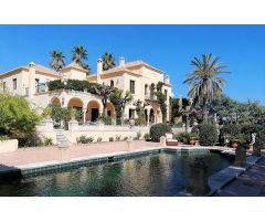 villa en Venta en Estepona. FYWY-T127
