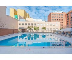 De lujo, con garaje, piscina, jardín y gimnasio. UCOU-T23