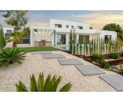 villa en Venta en Moraira. SABN-T405