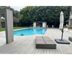 villa en Venta en Castelldefels. UEBZ-T1343