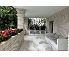 villa en Venta en Castelldefels. UEBZ-T1343