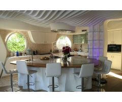 villa en Venta en Castelldefels. UEBZ-T1343