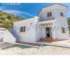 villa en Venta en Cómpeta. RLJO-T6385
