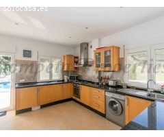 villa en Venta en Cómpeta. RLJO-T6385