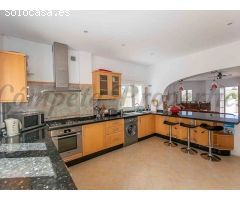 villa en Venta en Cómpeta. RLJO-T6385