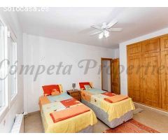 villa en Venta en Cómpeta. RLJO-T6385