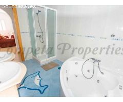 villa en Venta en Cómpeta. RLJO-T6385