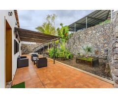 villa en Venta en Guia De Isora. UEBZ-T1360