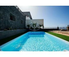 villa en Venta en Adeje. UEBZ-T1363