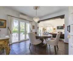villa en Venta en Benahavis. LEPV-T4244